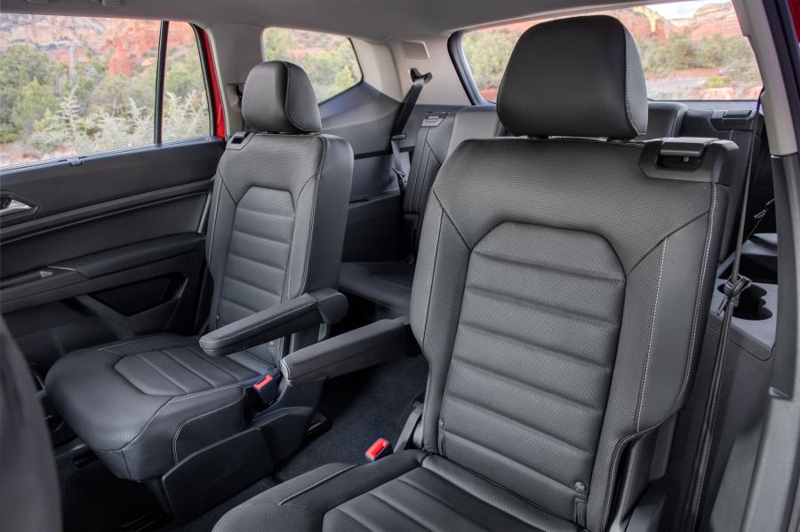 Интерьер Volkswagen Atlas SEL V6 Premium 4Motion R-Line 2020 года  (фото 28 из 30)